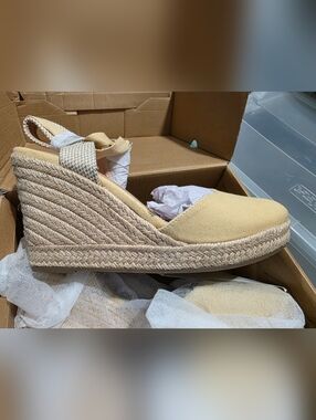 New ZBY Espadrilles Wedge Sandals Women’s Size 11 Beige Closed Toe Strappy